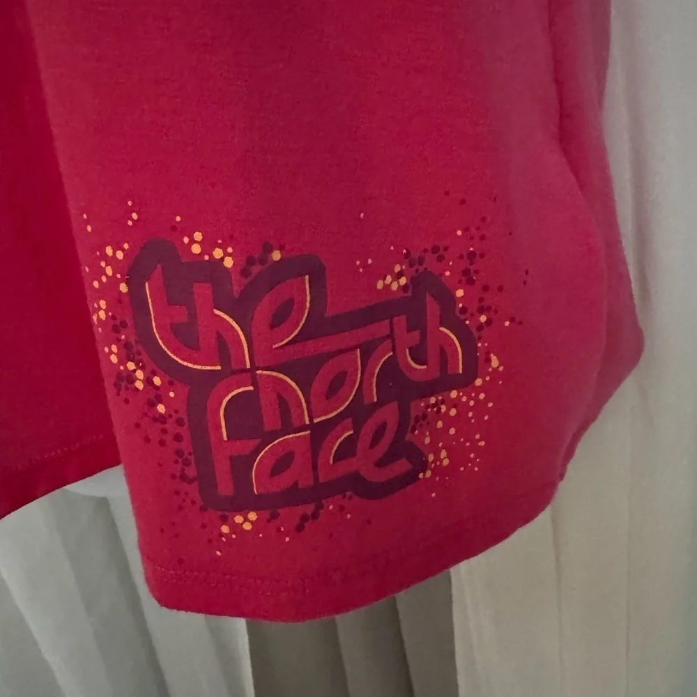 The North Face Pink relaxed v-neck short sleeve t-shirt - Picture 3 of 7